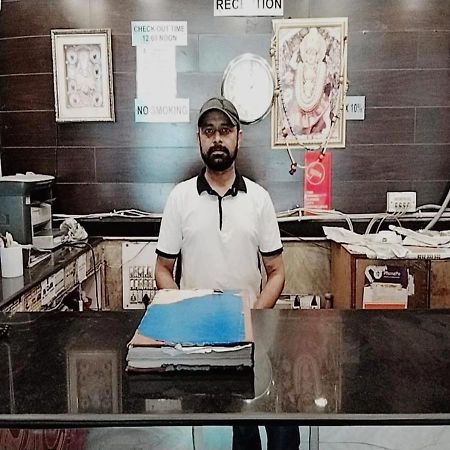 Hotel International Neelam Near New Delhi Railway Station نيودلهي المظهر الخارجي الصورة