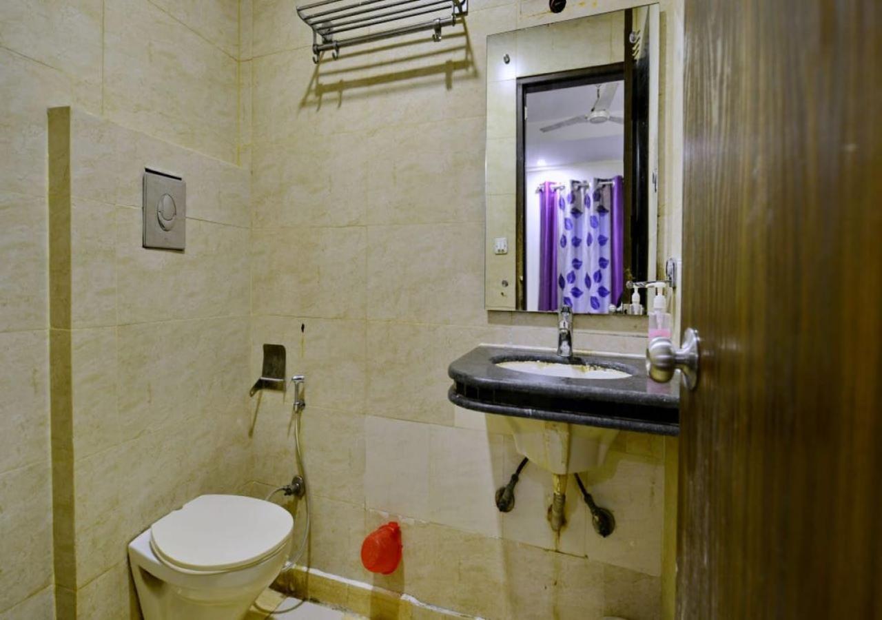 Hotel International Neelam Near New Delhi Railway Station نيودلهي المظهر الخارجي الصورة