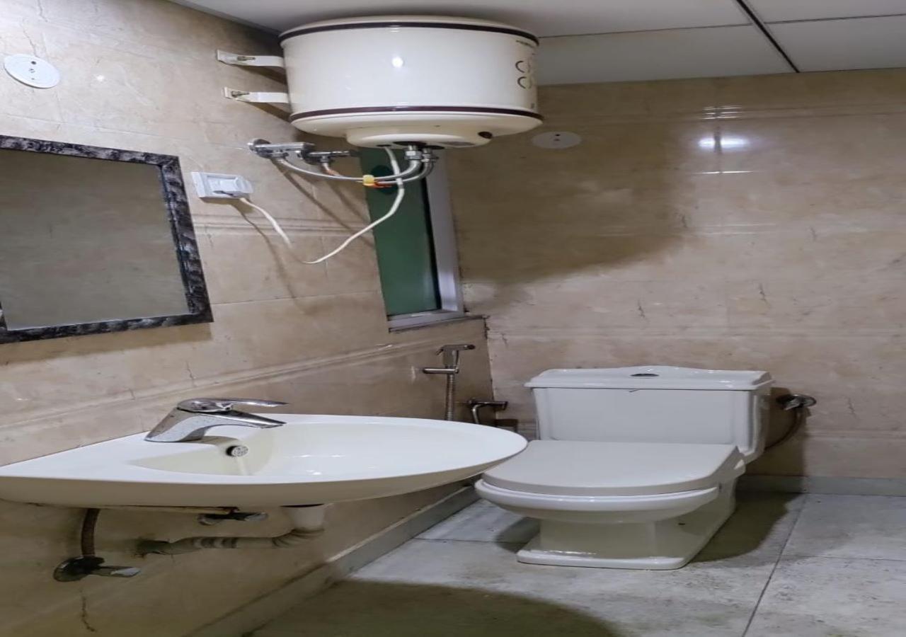Hotel International Neelam Near New Delhi Railway Station نيودلهي المظهر الخارجي الصورة